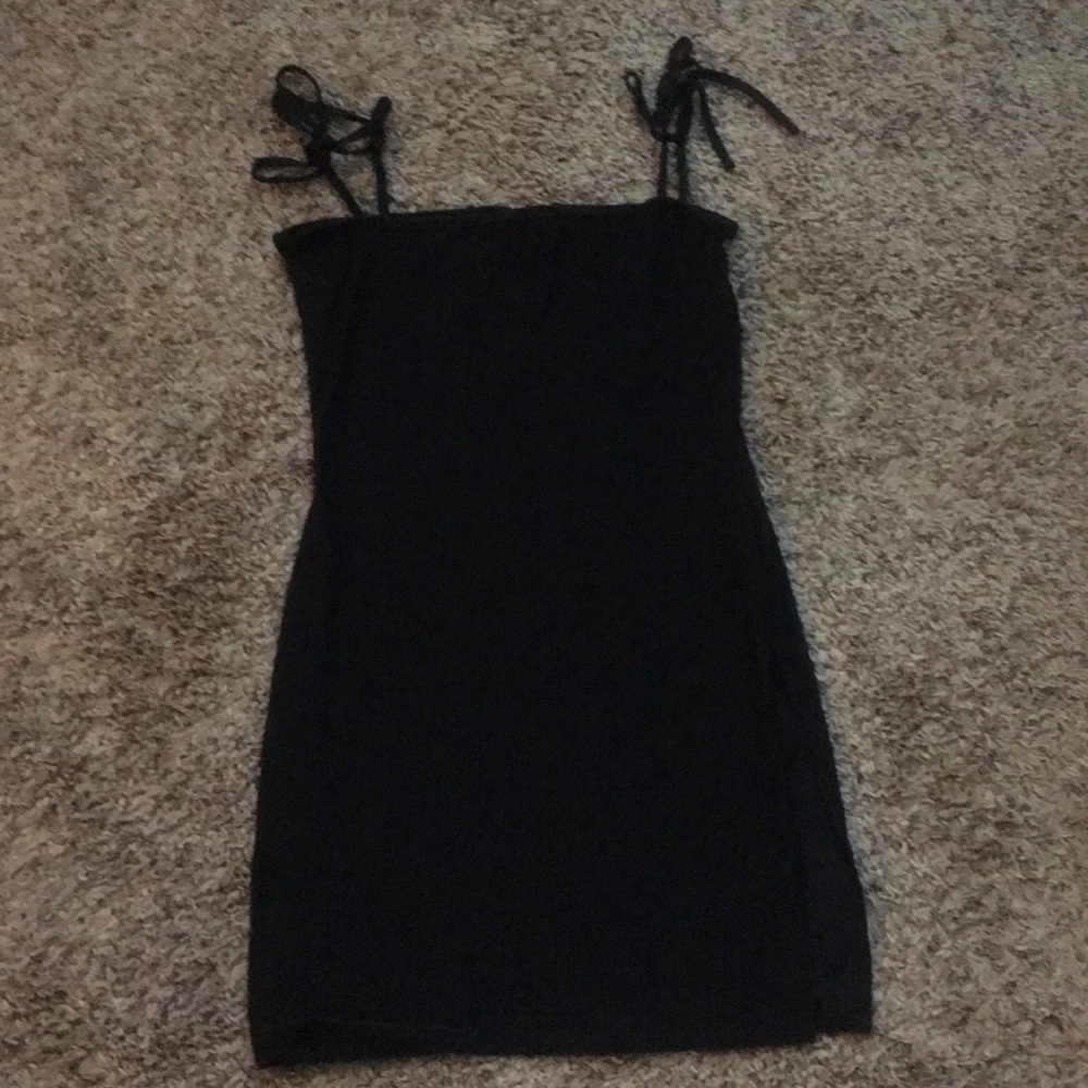 PRETTY LITTLE THING Petite Bodycon dress with slit